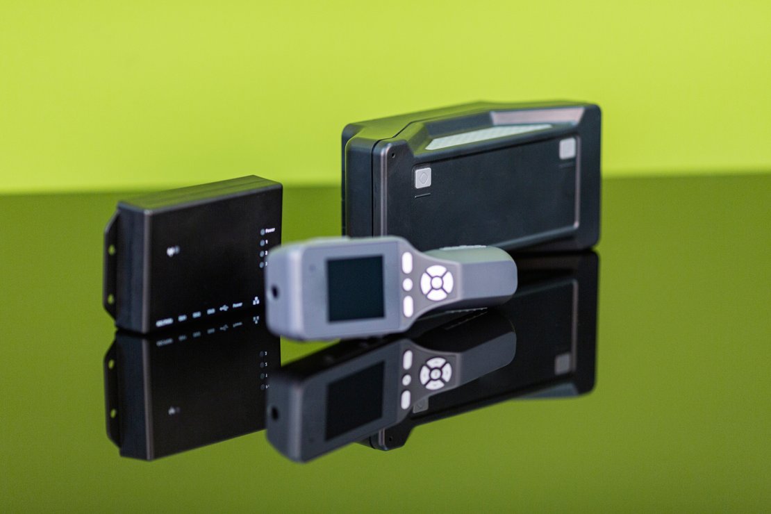 Bedienungs-/ Schutzelemente in Silikon im Zusammenspiel von Design-Linien