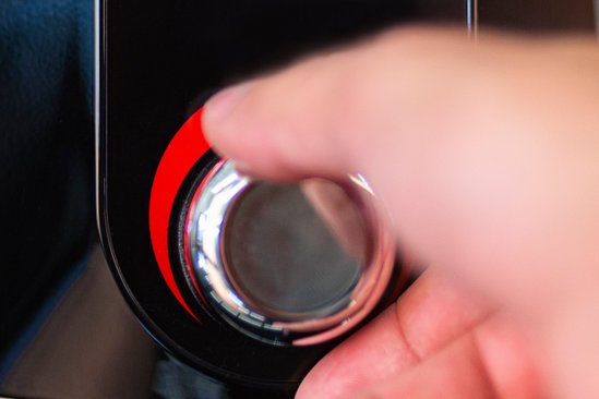 Bedienung mittels Drehen und Drücken oder via kapazitiven Touch